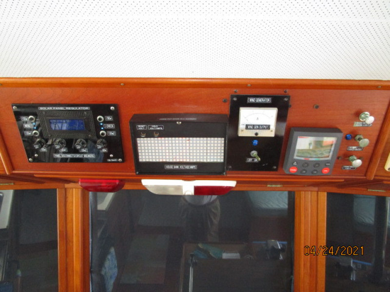 42' Grand Banks lower helm electronics4