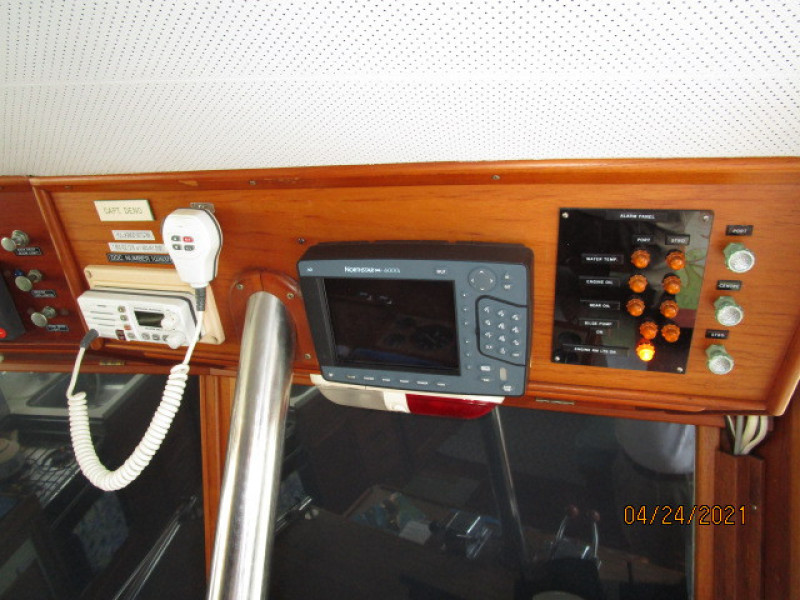 42' Grand Banks lower helm electronics3