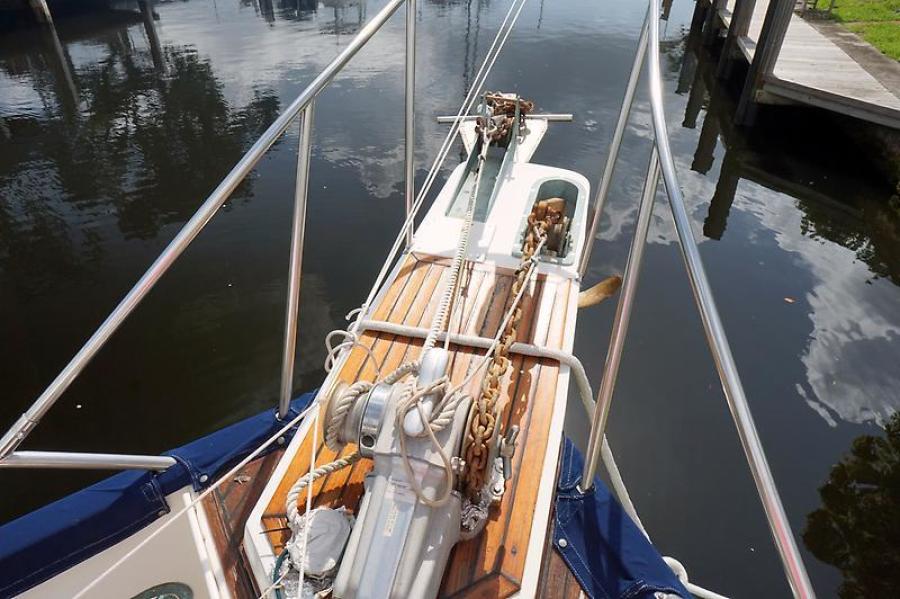 42' Grand Banks anchor windlass