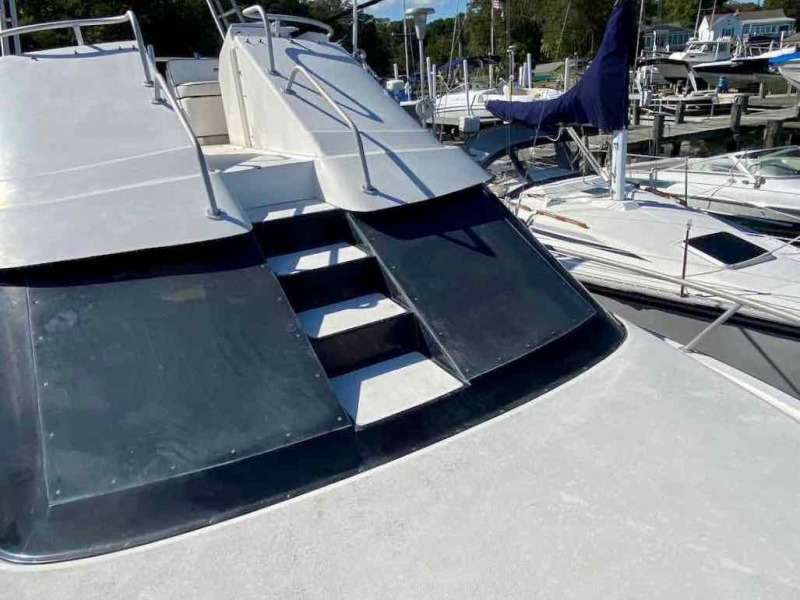1990 Luhrs 3400