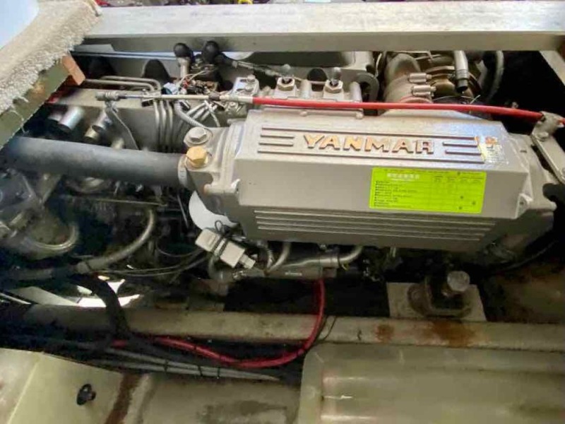 1990 Luhrs 3400