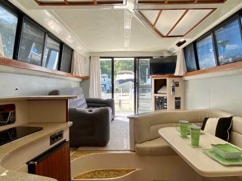 1990 Luhrs 3400