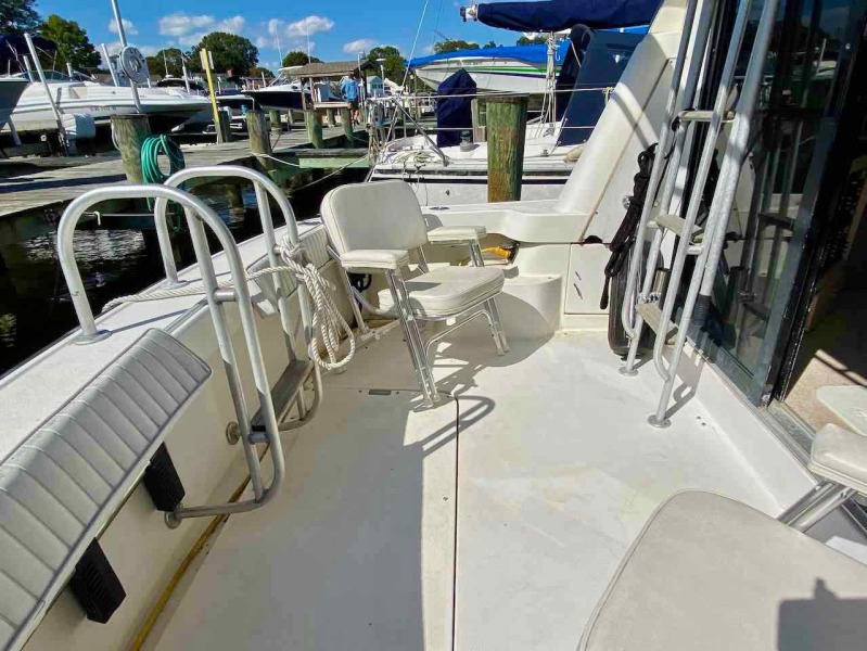 1990 Luhrs 3400