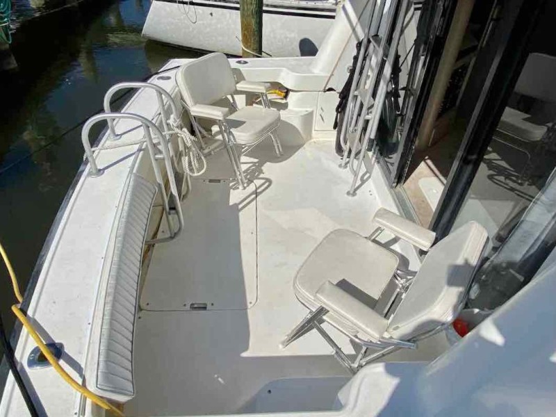 1990 Luhrs 3400