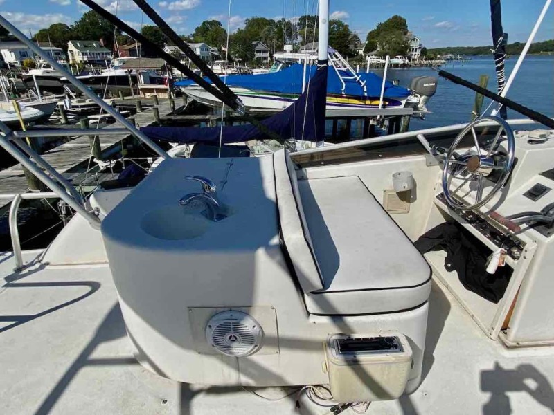 1990 Luhrs 3400
