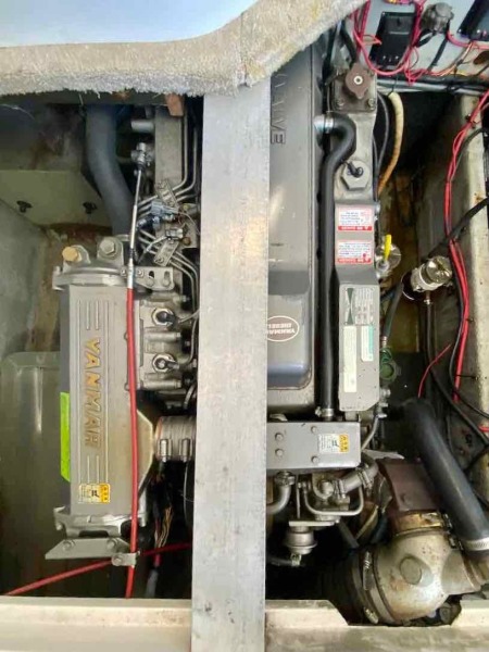 1990 Luhrs 3400