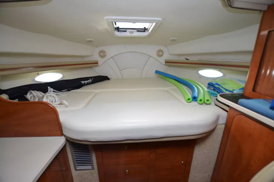 2004 Rinker 342 Fiesta Vee