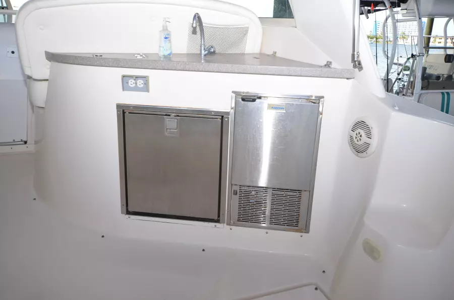 2004 Rinker 342 Fiesta Vee