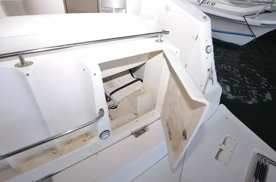 2004 Rinker 342 Fiesta Vee