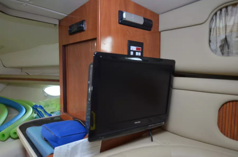 2004 Rinker 342 Fiesta Vee