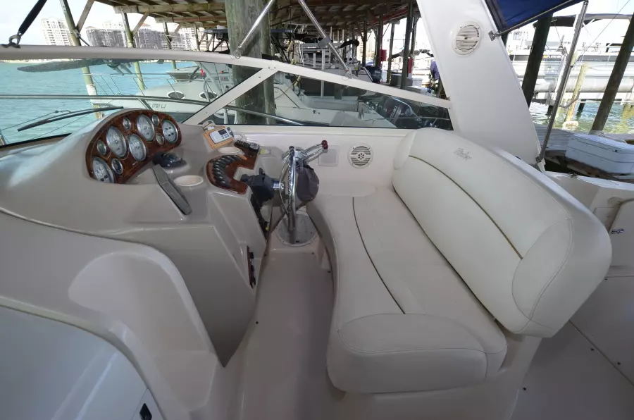 2004 Rinker 342 Fiesta Vee