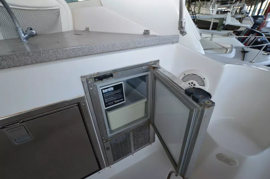 2004 Rinker 342 Fiesta Vee