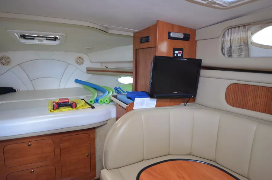 2004 Rinker 342 Fiesta Vee
