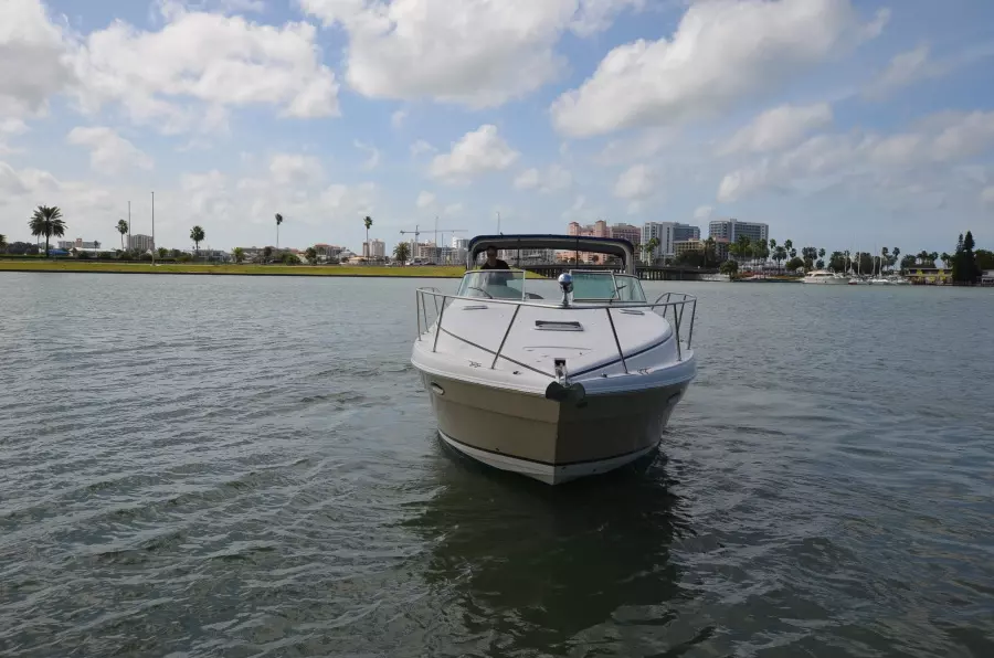2004 Rinker 342 Fiesta Vee