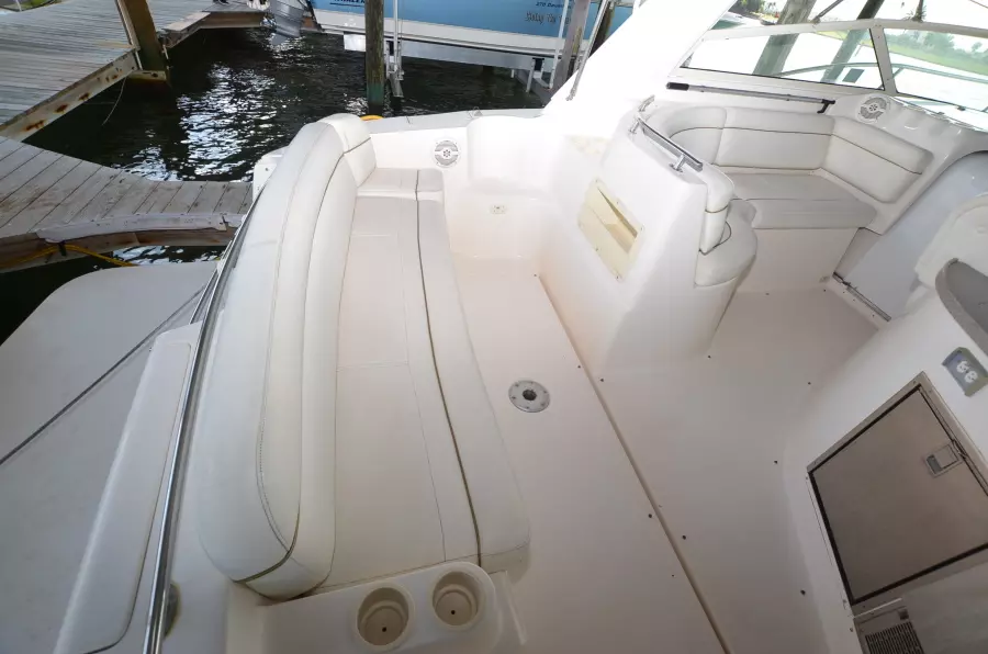 2004 Rinker 342 Fiesta Vee