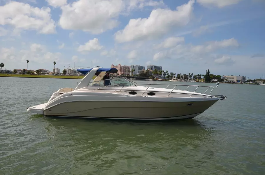 2004 Rinker 342 Fiesta Vee