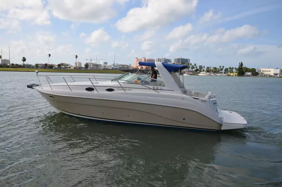 2004 Rinker 342 Fiesta Vee