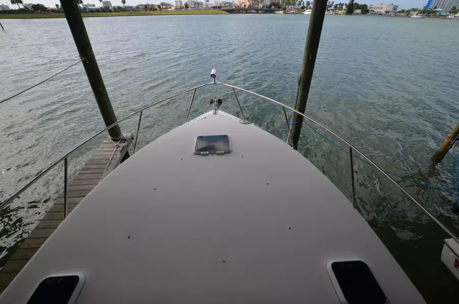 2004 Rinker 342 Fiesta Vee