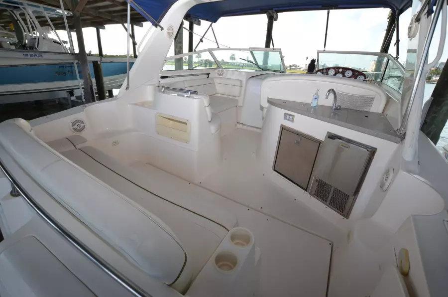 2004 Rinker 342 Fiesta Vee