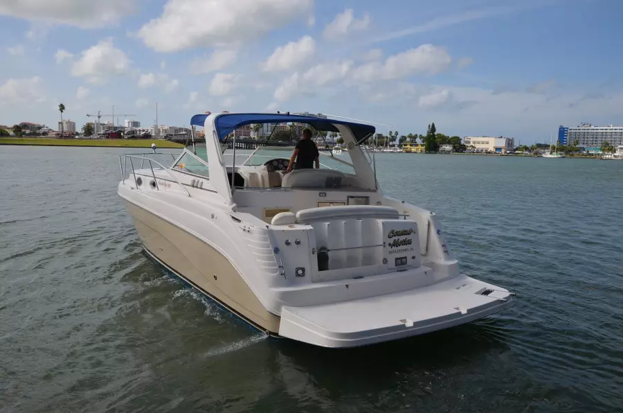 2004 Rinker 342 Fiesta Vee