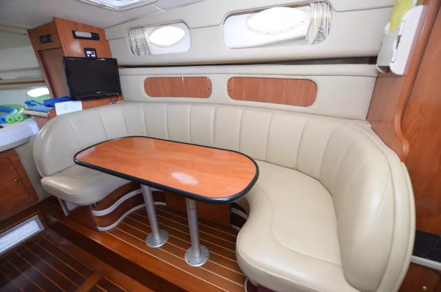 2004 Rinker 342 Fiesta Vee