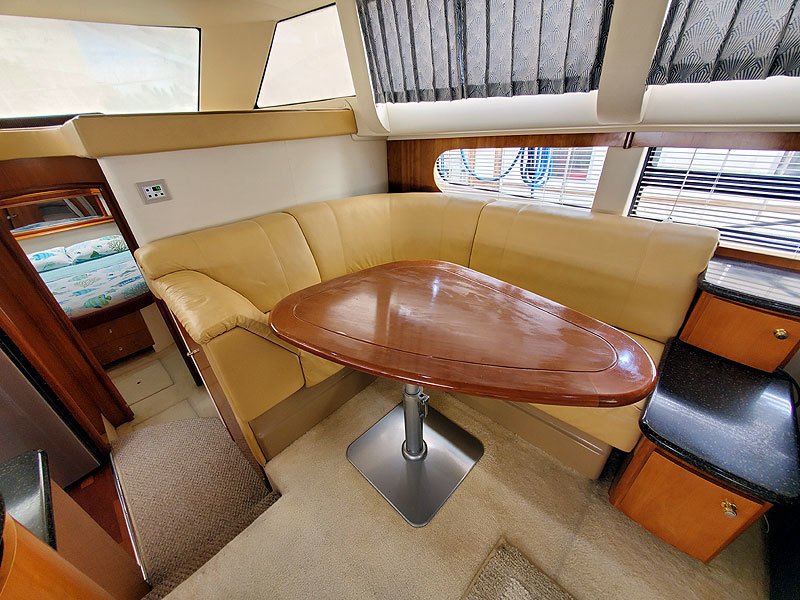 2001 Carver 466