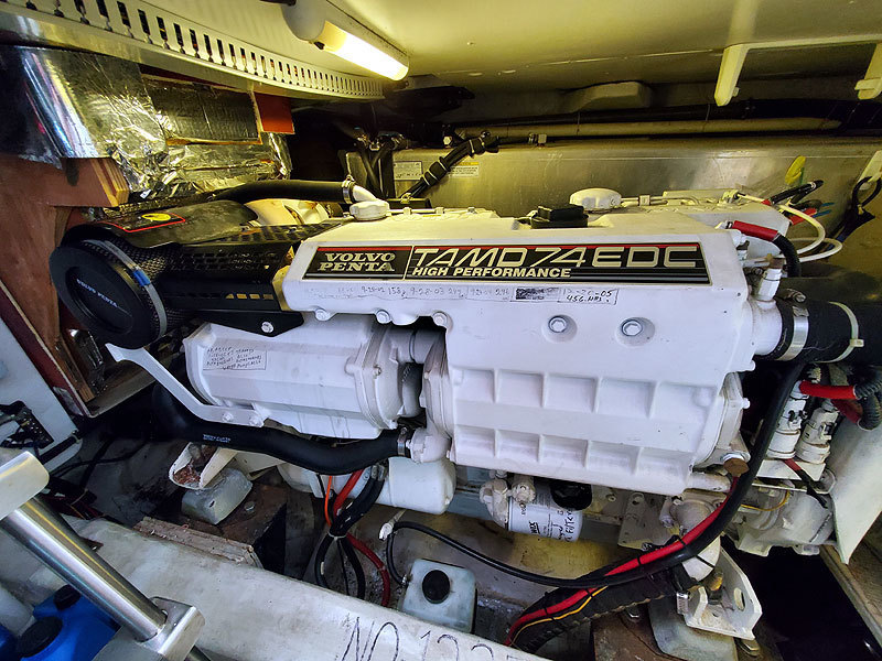 2001 Carver 466