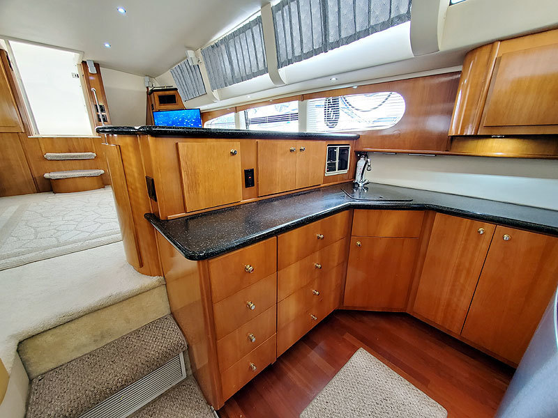 2001 Carver 466
