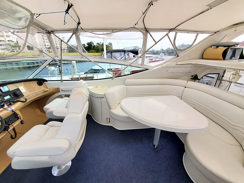 2001 Carver 466