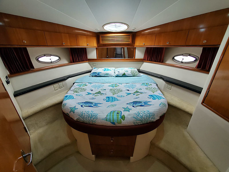 2001 Carver 466