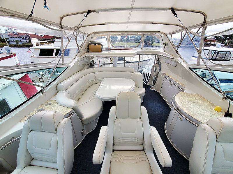 2001 Carver 466
