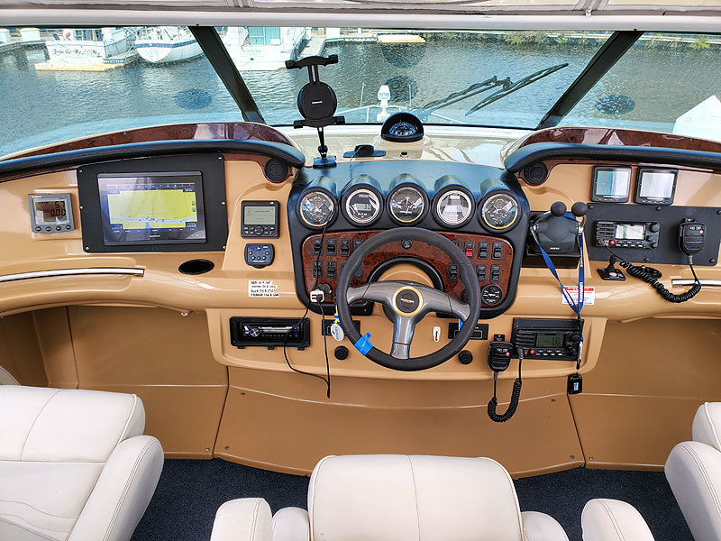 2001 Carver 466