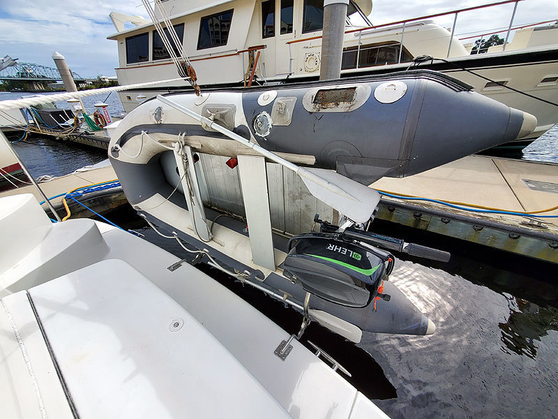 2001 Carver 466