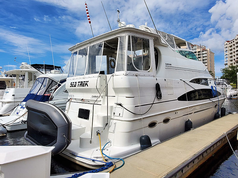 2001 Carver 466
