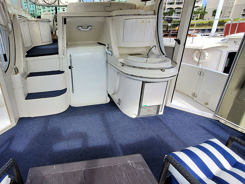2001 Carver 466