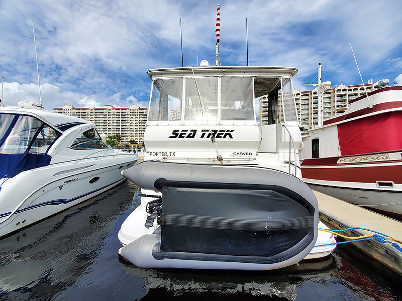 2001 Carver 466