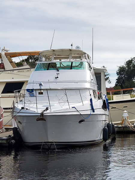2001 Carver 466