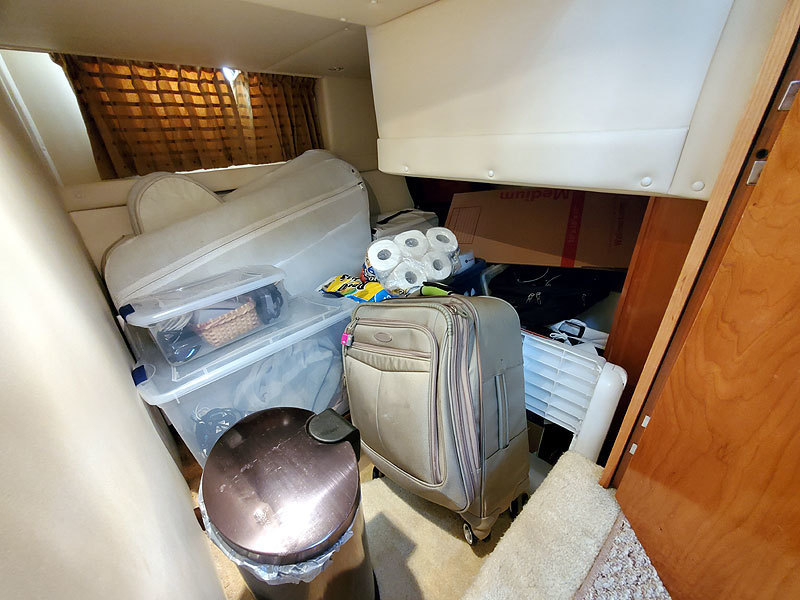 2001 Carver 466