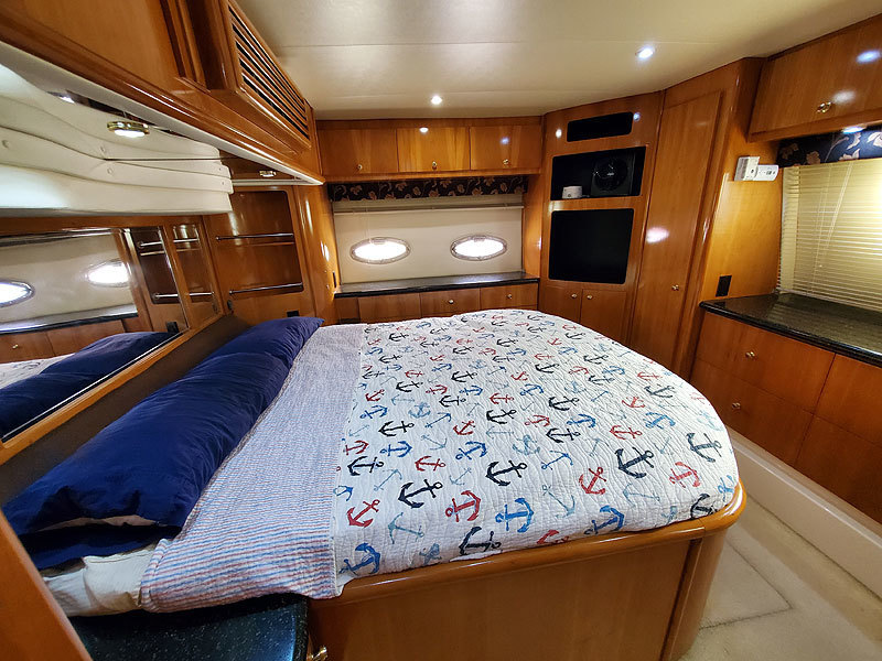 2001 Carver 466