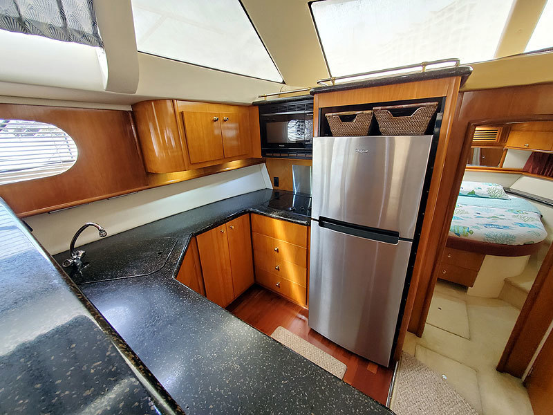 2001 Carver 466