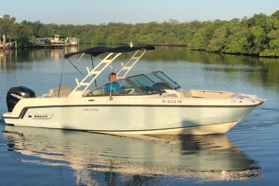 2014 Boston Whaler 230 Vantage