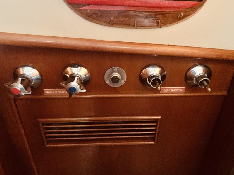 1984 Grand Banks 49