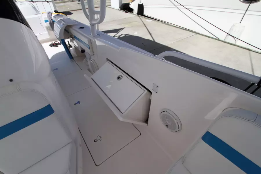 2018 Intrepid 407 Cuddy