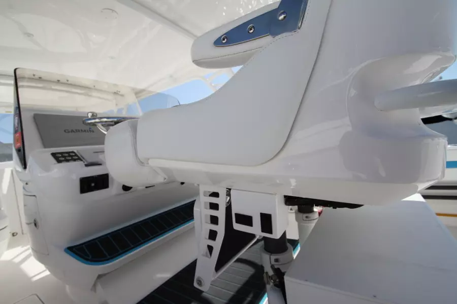 2018 Intrepid 407 Cuddy