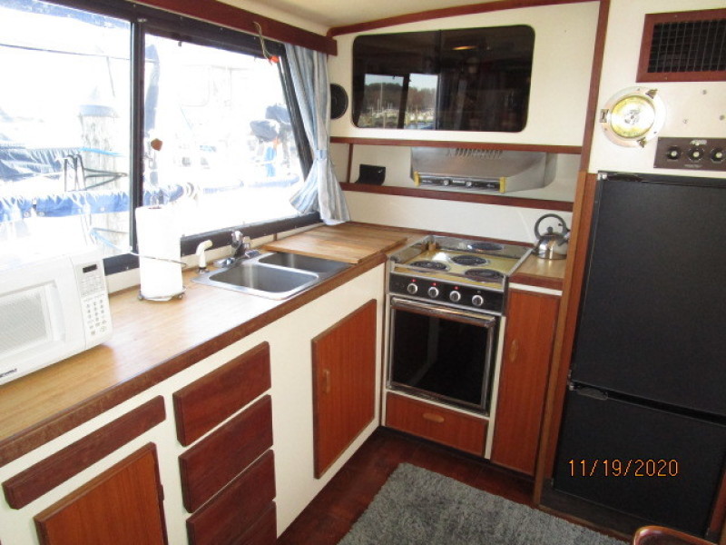 1981 Prairie Boat Works "36" Double Cabin