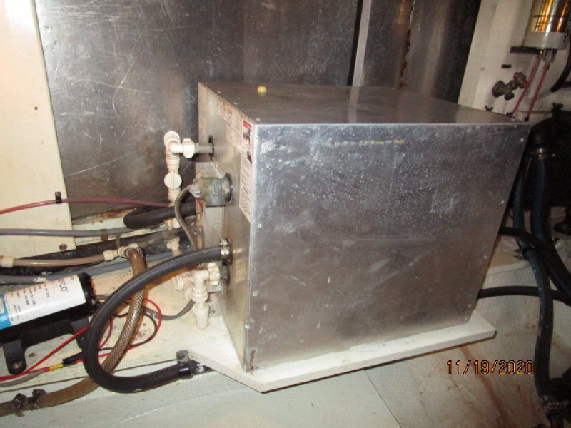 1981 Prairie Boat Works "36" Double Cabin
