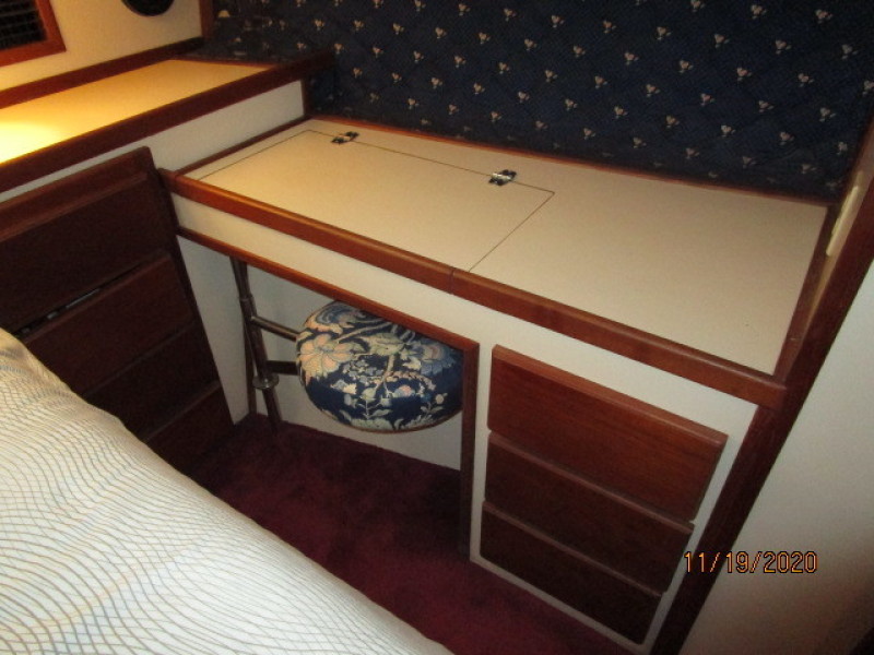 1981 Prairie Boat Works "36" Double Cabin
