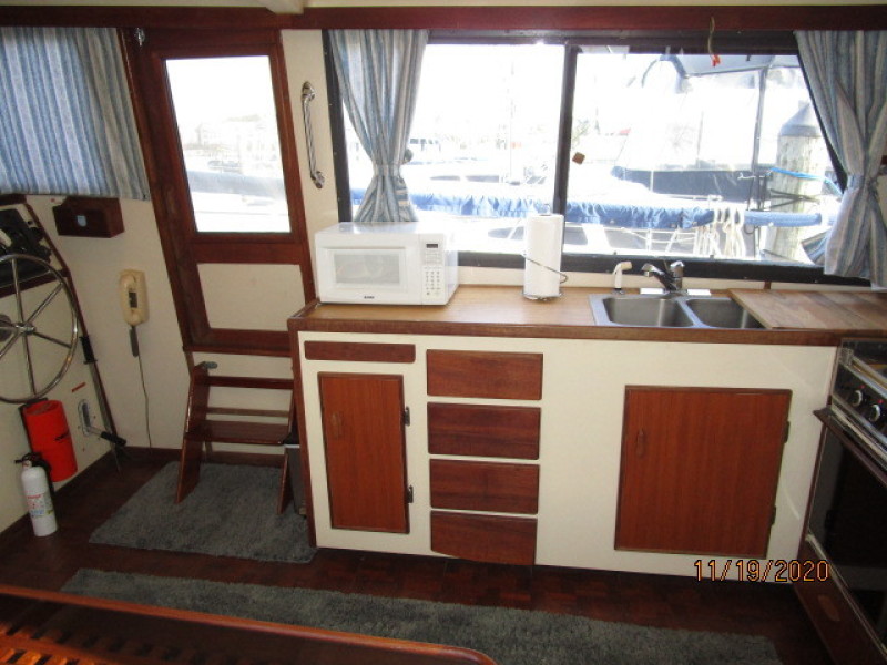 1981 Prairie Boat Works "36" Double Cabin