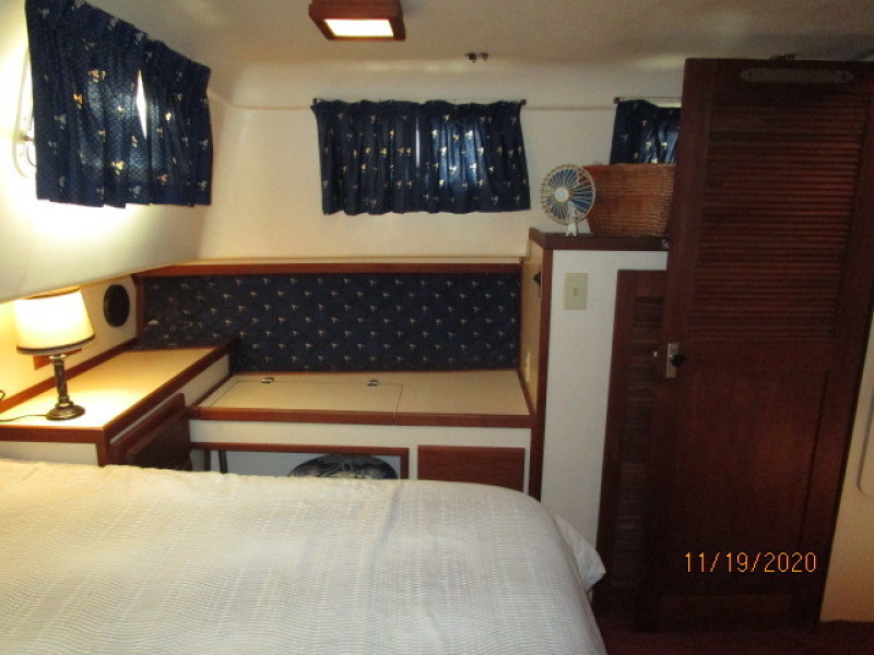 1981 Prairie Boat Works "36" Double Cabin