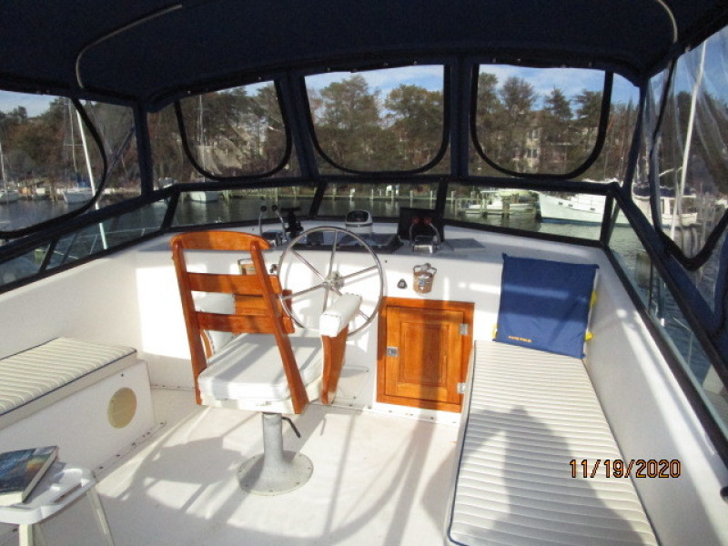 1981 Prairie Boat Works "36" Double Cabin